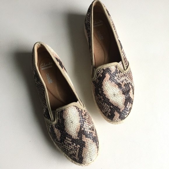 clarks snakeskin flats